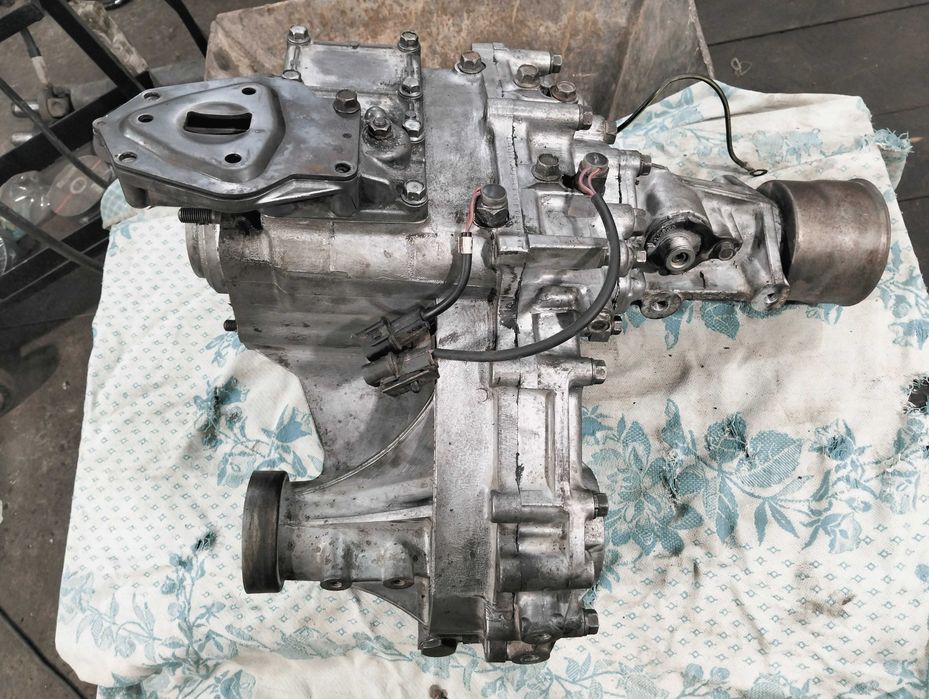 Роздатка л200 правий лівий руль АКПП МКПП