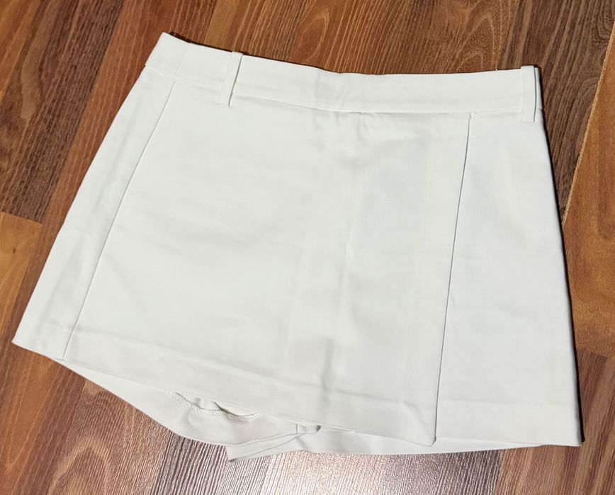 Білі шорти, розмір M