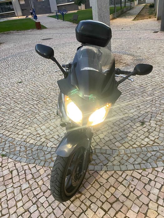 Mota CBF 600 em Faro