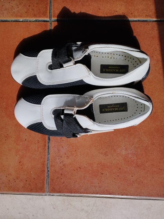 Ténis novos desportivos da Luc Mango, n. 38 e 36, sola direita.