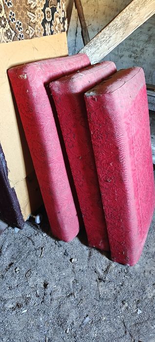 Ліжко з матрацами