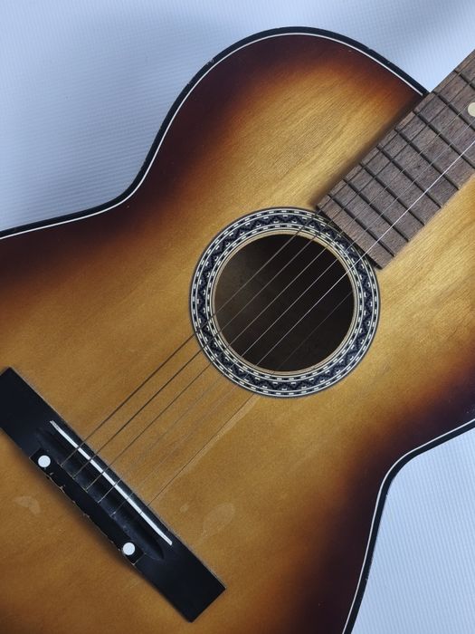 Gitara klasyczna tradycyjna metalowe struny statyw stojak gitarowy
