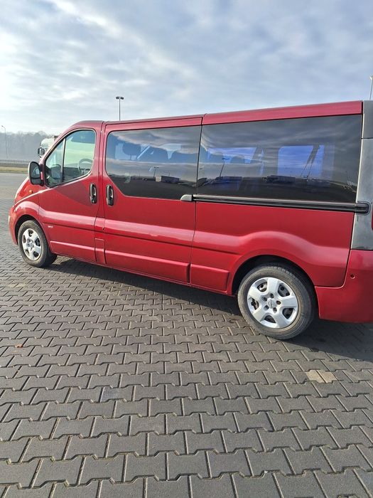 Vivaro long 9-osobowy 145 koni