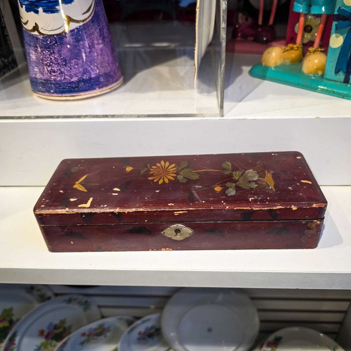 Caixa Japonesa Lacada Antiga – Floral Dourado – Com Fecho – 24,5 cm