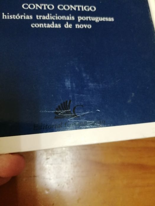 Livro "toca que toca, dança que dança"