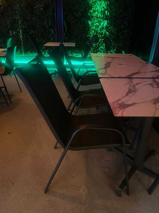 Cadeiras pretas exterior