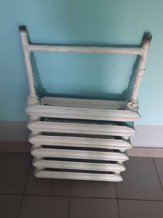 Продам чугунную батарею б/у + отопительный котел 80 л. б/у