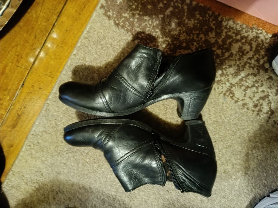 Sapatos pretos senhora