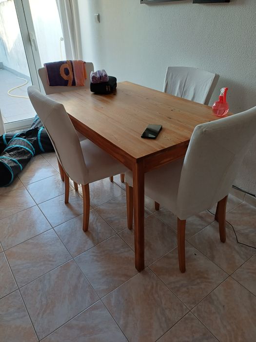 Mesa e gaveteiro