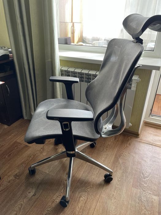 Продам офісне/ігрове крісло, український виробник