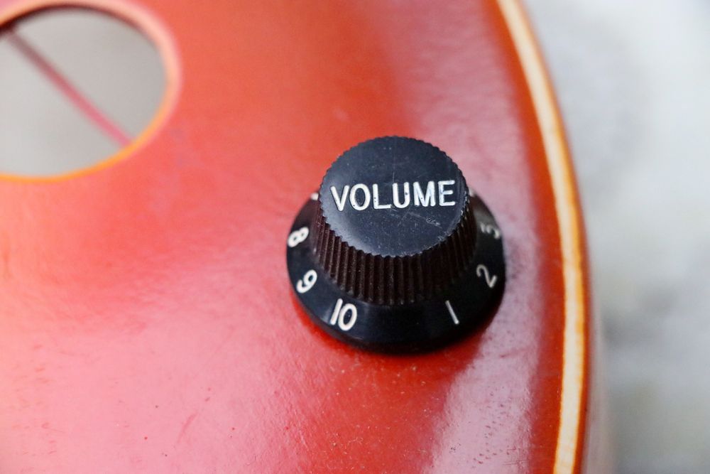 Бас гітара акустична.