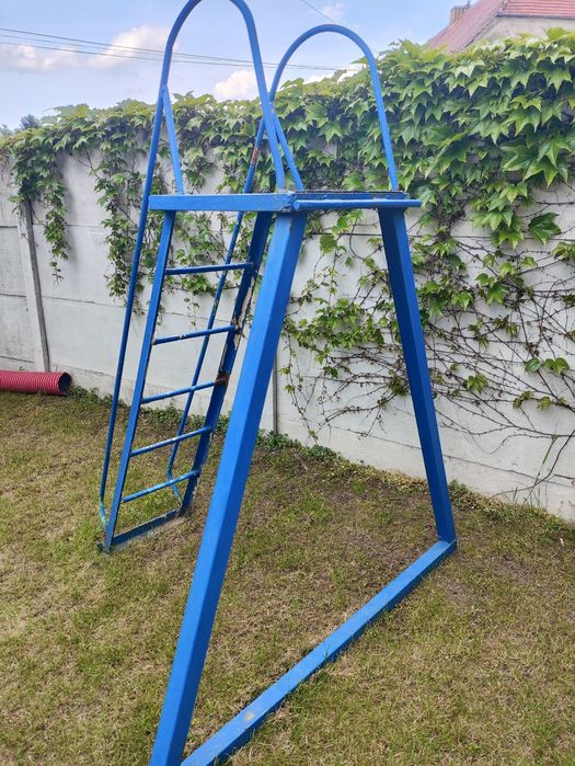 Metalowy podest do zjeżdżalni