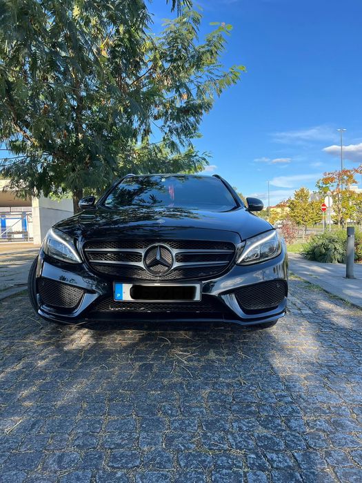 Mercedes C AMG- com teto duplo de abrir
