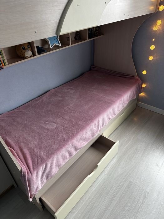 Продам двухъярусную кровать