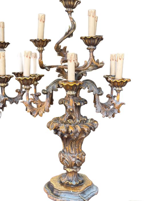 Candelabros dourados