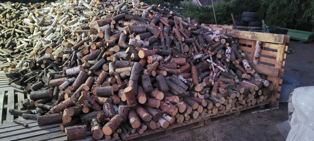 Drewno opałowe zapewniamy  transport