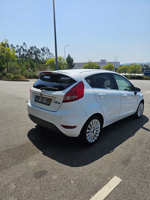 FORD Fiesta Mk6 Hatchback 1.6 TDCi Diesel 2009 — photo 4
