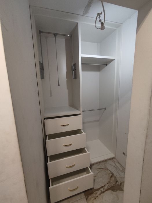 Szafy, zabudowy, garderoby na wymiar