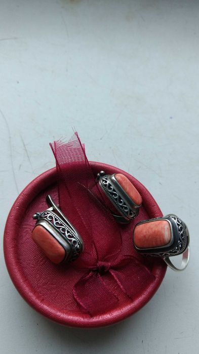 Серебрянные изделия браслеты, наборы, кольца