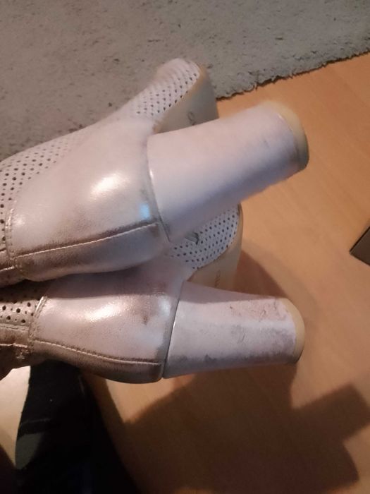 Buty na obcasie Quazi