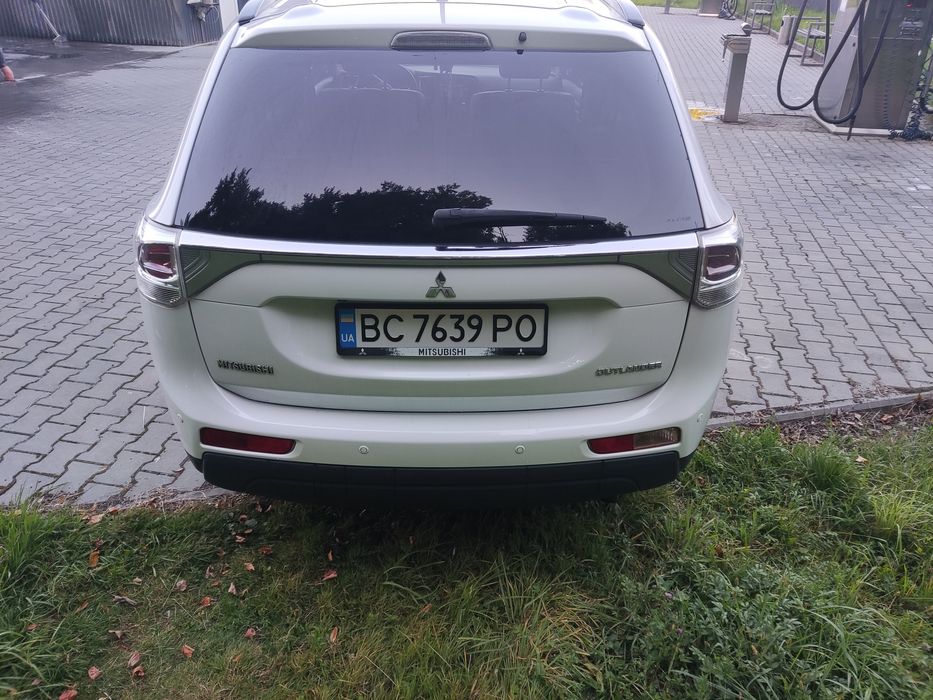 Терміново Mitsubishi Outlander 2013