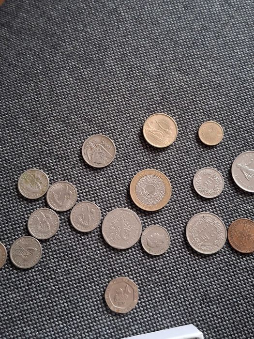 Moedas em estado mais ou menos bom