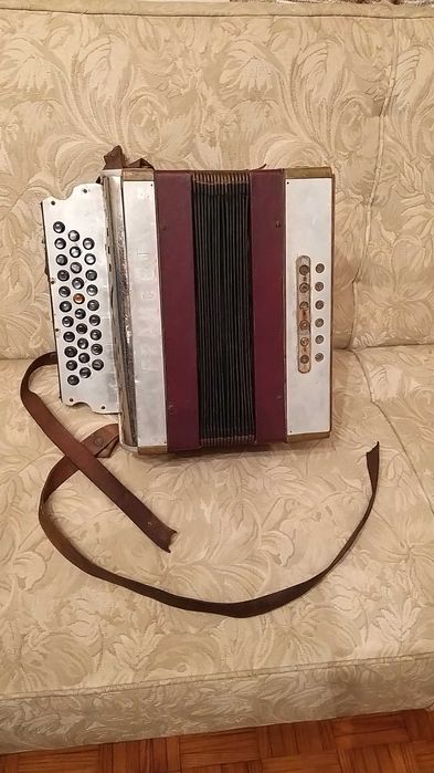 Concertina muito antiga