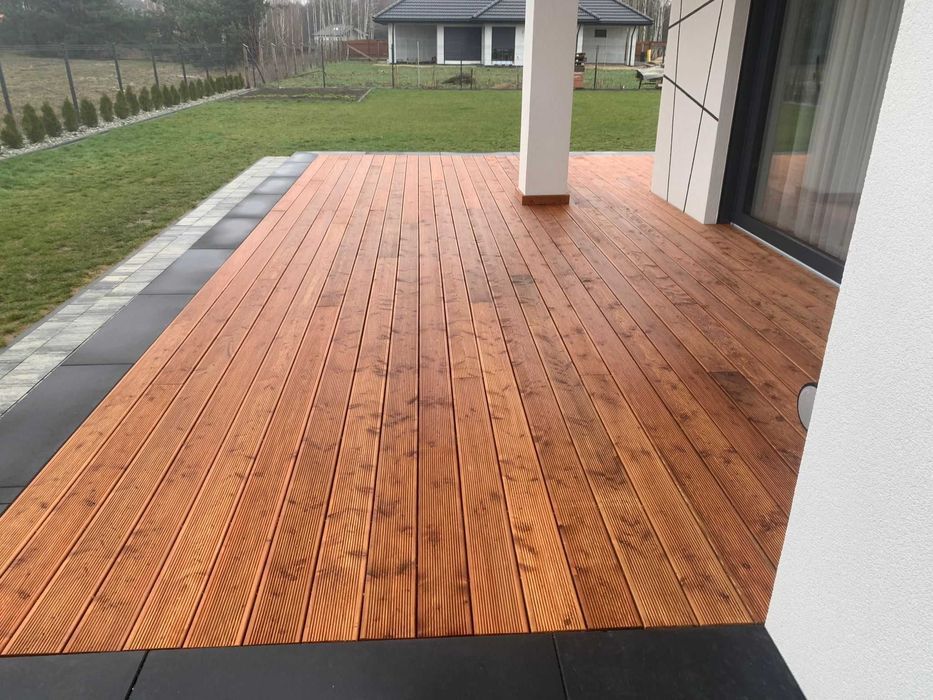 Deski tarasowe modrzew syberyjski 28x150mm ryflowana i gładka deska
