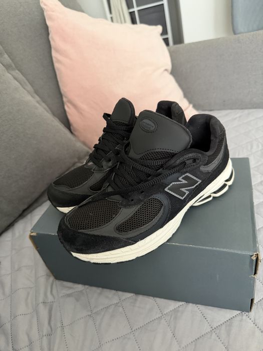 New balance 2002R