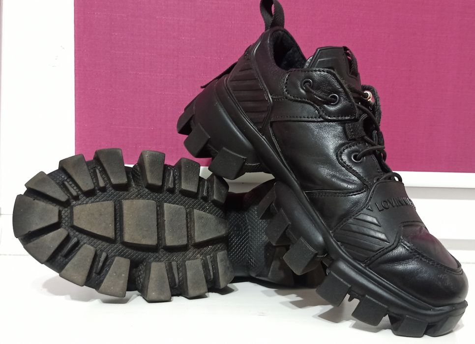 Продам шкіряні кросівки "LOVINNI DE LUXE"