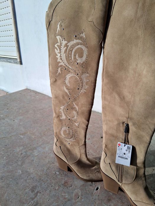 Vestido Zara,com bota Breskha.