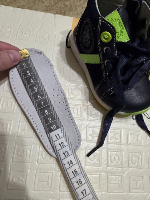 Віддам дитячі демі ботинки 20 розмір