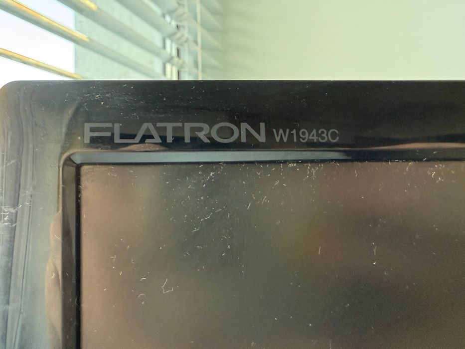 Монітор LG Flatron W1943C  18.5”, VGA, HD-разрешение