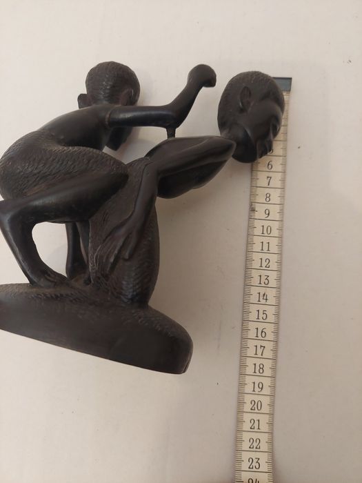 Escultura antiga africana em madeira
