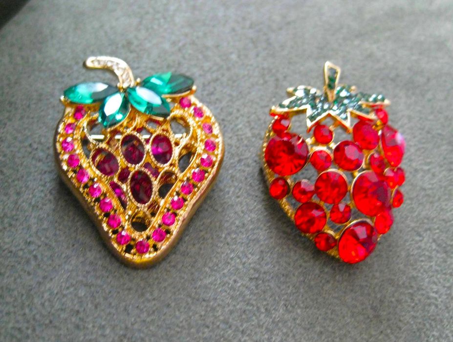 Alfinete / Broche / Pregadeira Morango NOVO