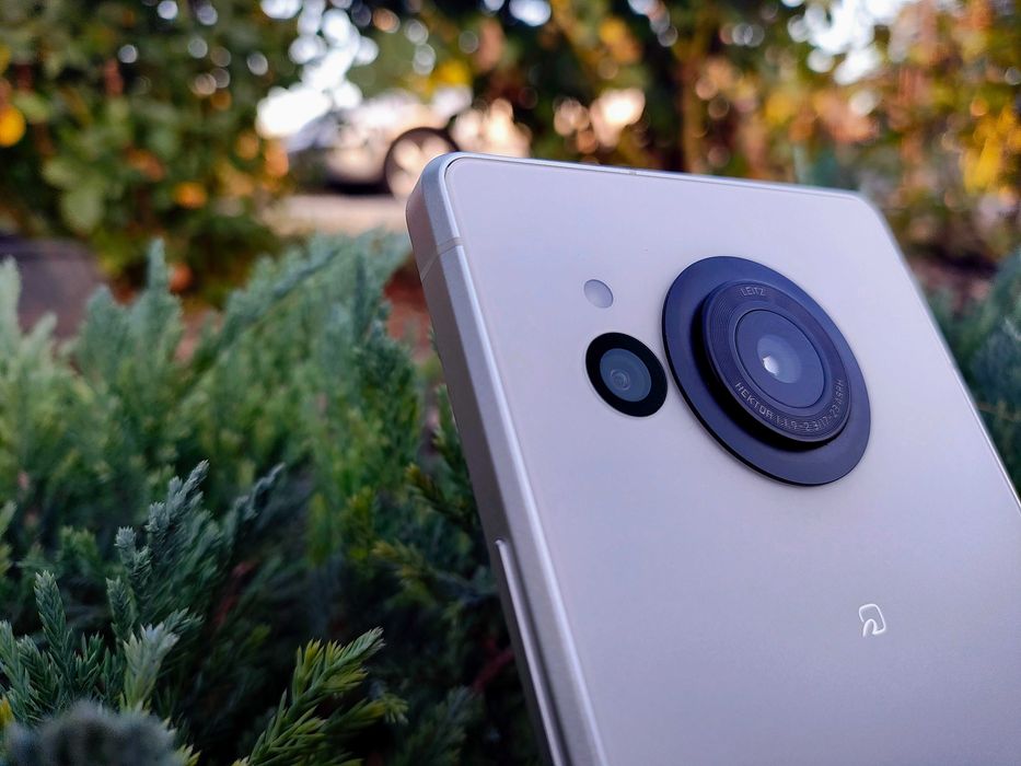 Смартфон с камерой Leica HEKTOR - Sharp AQUOS S52D(2сим) с STD810\IP68