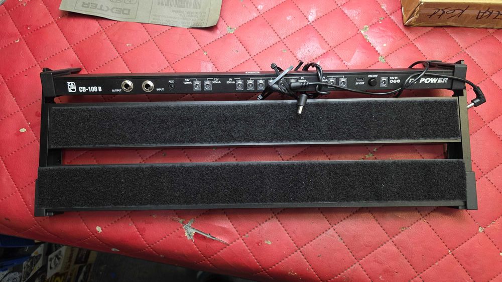 Pedalboard gitarowy z zasilaczem i torbą Caline CB108B