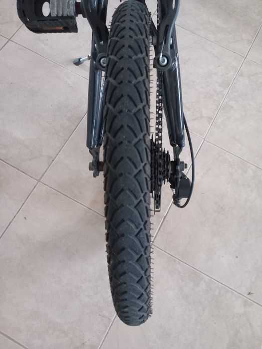 Bicicleta dobrável com pouco uso
