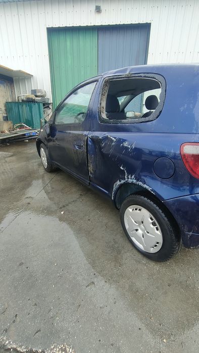 Vendo Toyota Yaris acidentado