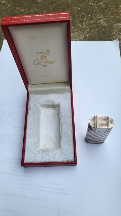 Продам коллекционную зажигалку картье.