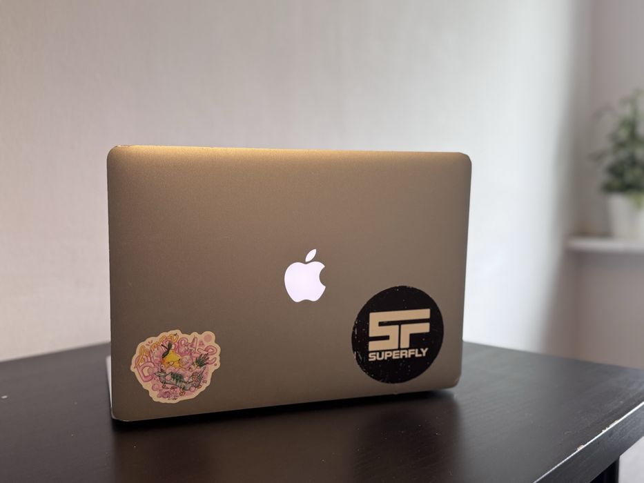 Apple MacBook Air 13" A1466 (2013) | 4 GB RAM | 128 GB SSD | Oryginalna ładowarka