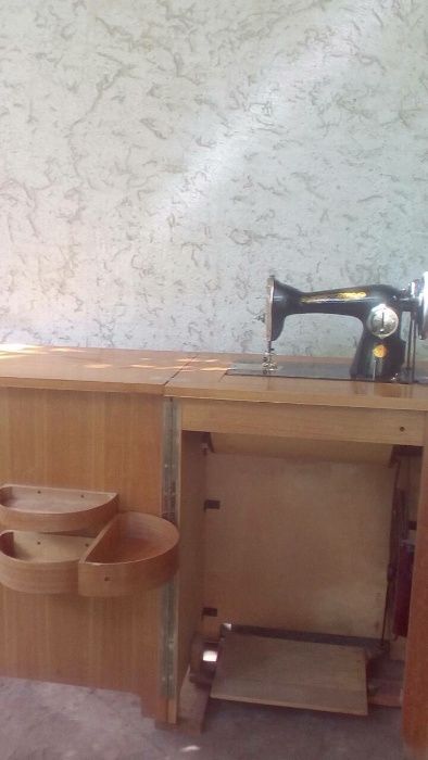 Швейная машинка ПМЗ им. Калинина стол тумба ссср отличное состояние