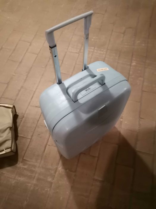 Conjunto mala viagem rigida e necessaire