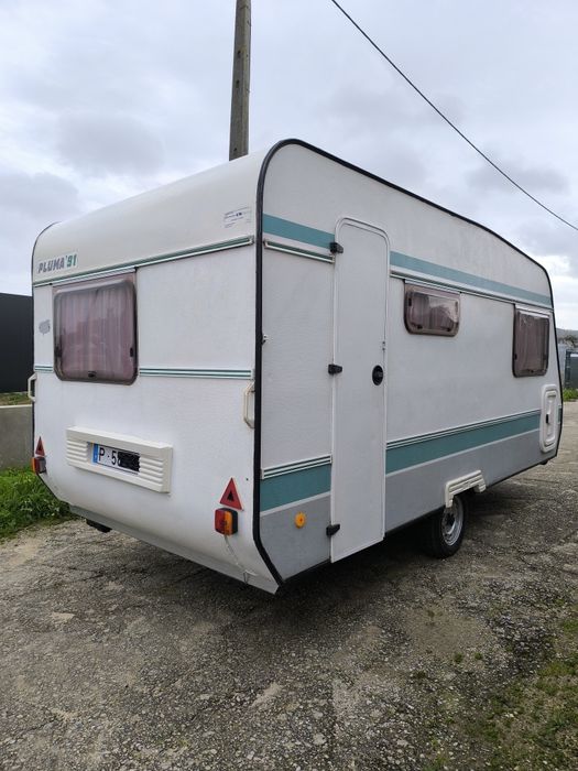Caravana pluma 440