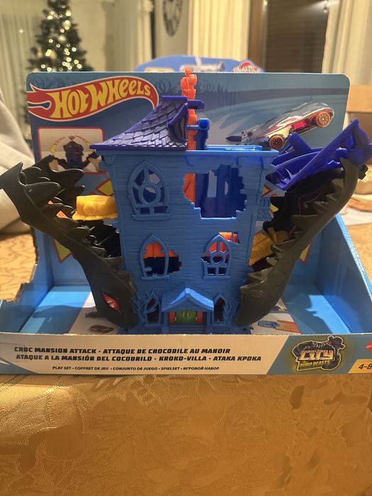 Hotwheels zamek krokodyla +autko