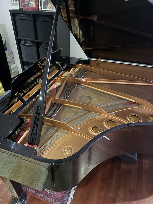 Piano Yamaha C5 para aluguer