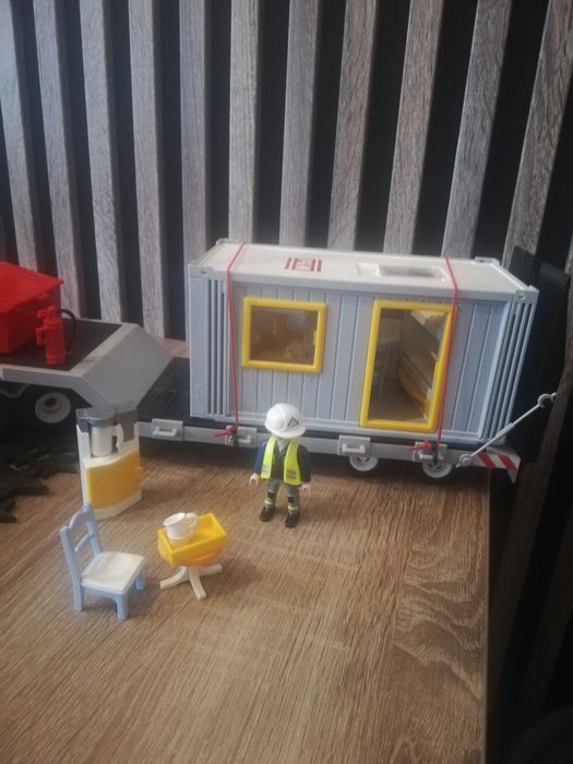 Ciężarówka z kontenerem mieszkalnym Playmobil 9898