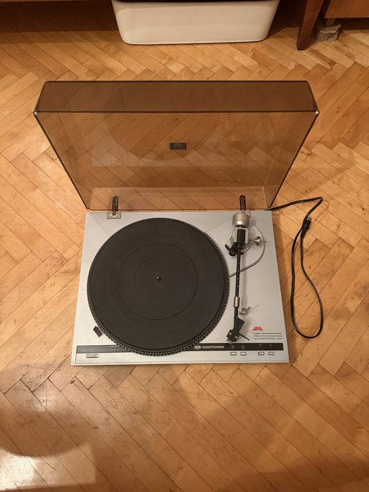 Продам радянську техніку Radiotehnika У-7111, Ariya, Вега-101 стерео