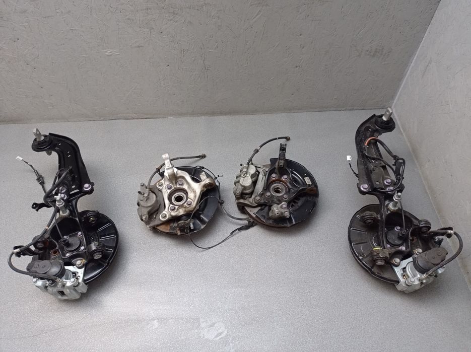 Цапфа кулак супорт ричаг  Toyota Rav4 XA50 розборка оригінал 19-24р