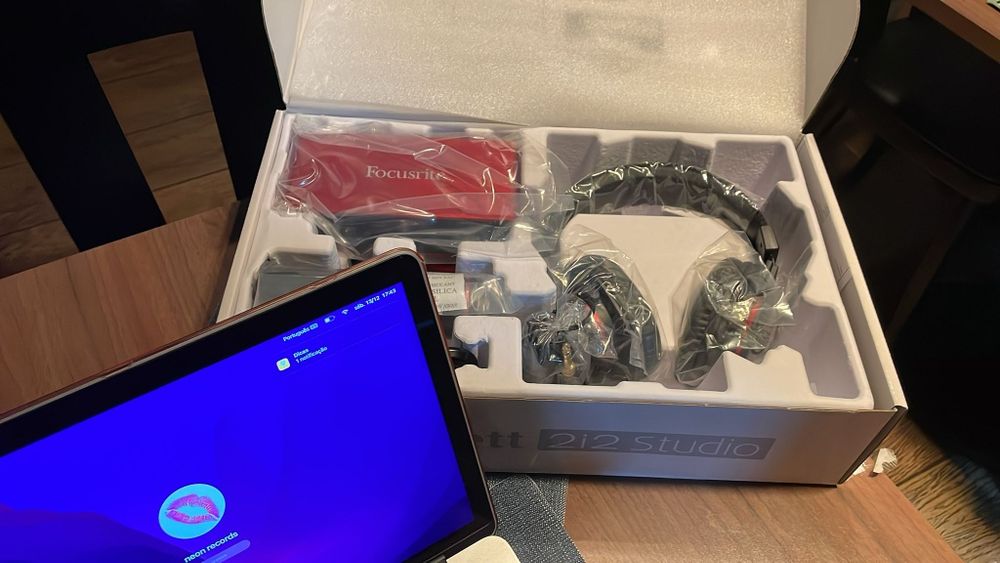 Focusrite Scarlett Solo Studio 4.ª geração.